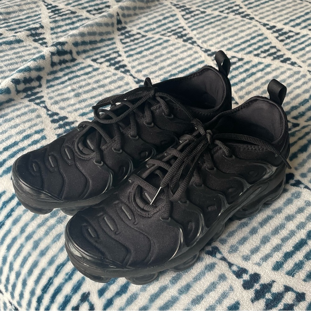 •NWOT• NIKE AIR VAPORMAX PLUS Black Nike Sneakers Shoes •FREE SHIPPING•